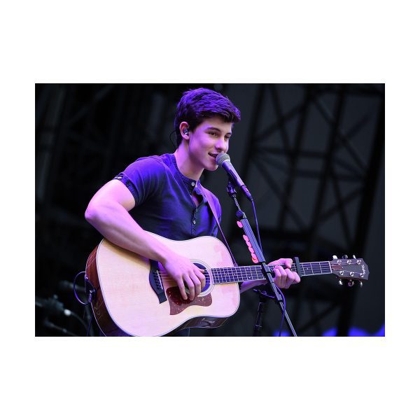 پستر گلاسه طرح Shawn Mendes