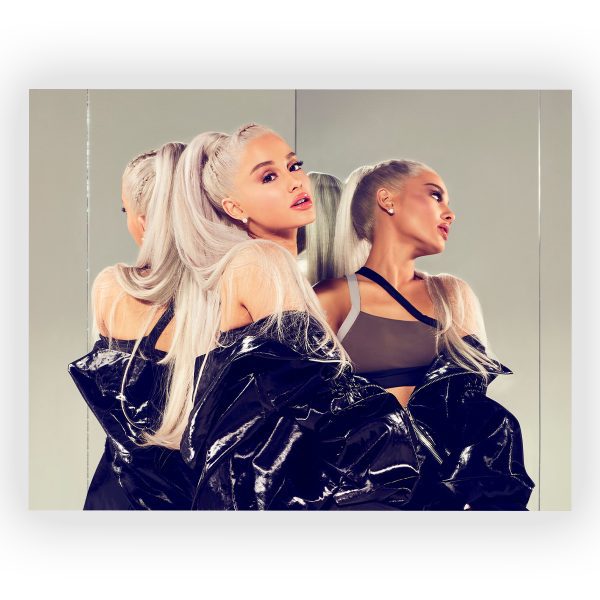 پوستر گلاسه طرح ARIANA GRANDE کد16