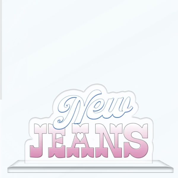 استند اکرلیک طرح گروه NewJeans کد05